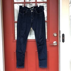 Levi dark wash legging